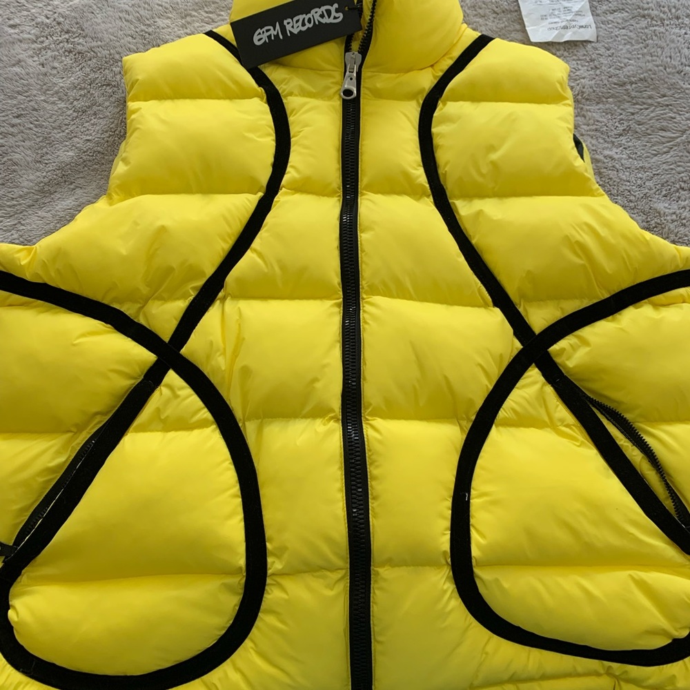 6PM VEST - Picture 2 of 9